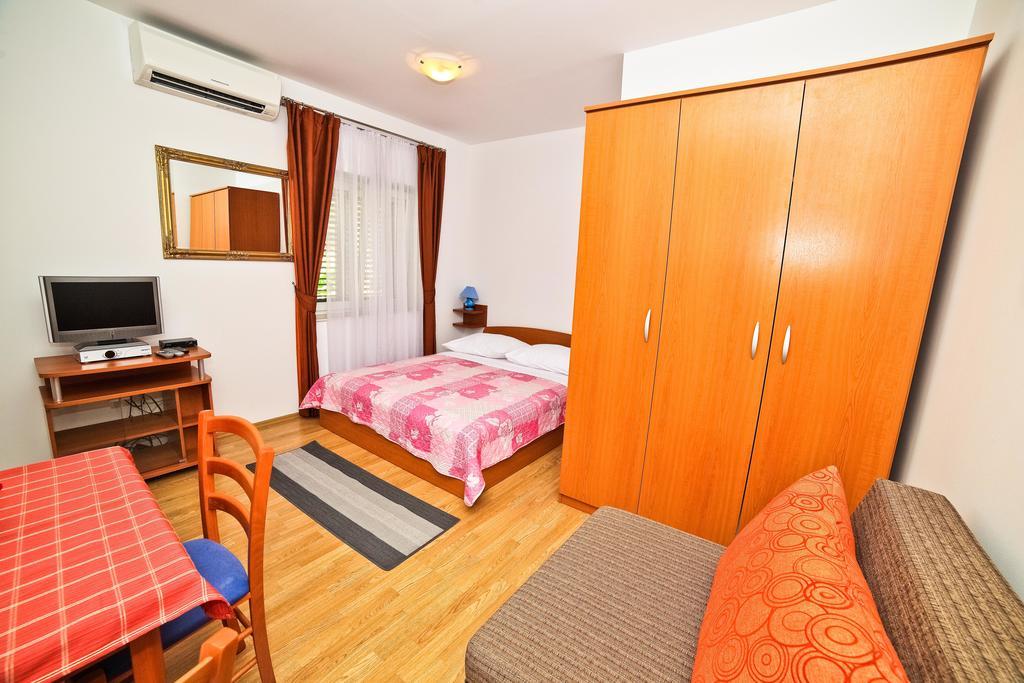 Apartments Bozikovic Podstrana Phòng bức ảnh
