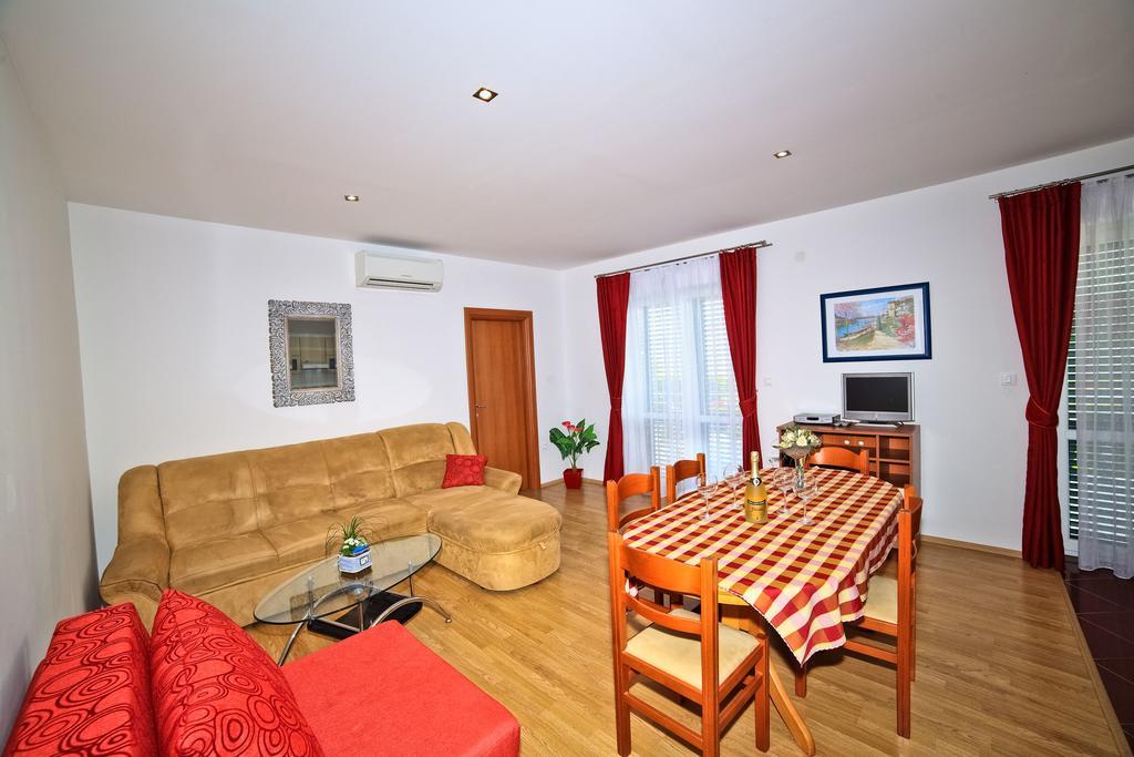 Apartments Bozikovic Podstrana Ngoại thất bức ảnh