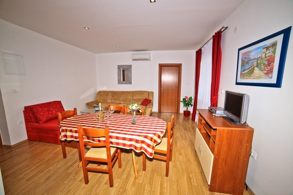 Apartments Bozikovic Podstrana Ngoại thất bức ảnh