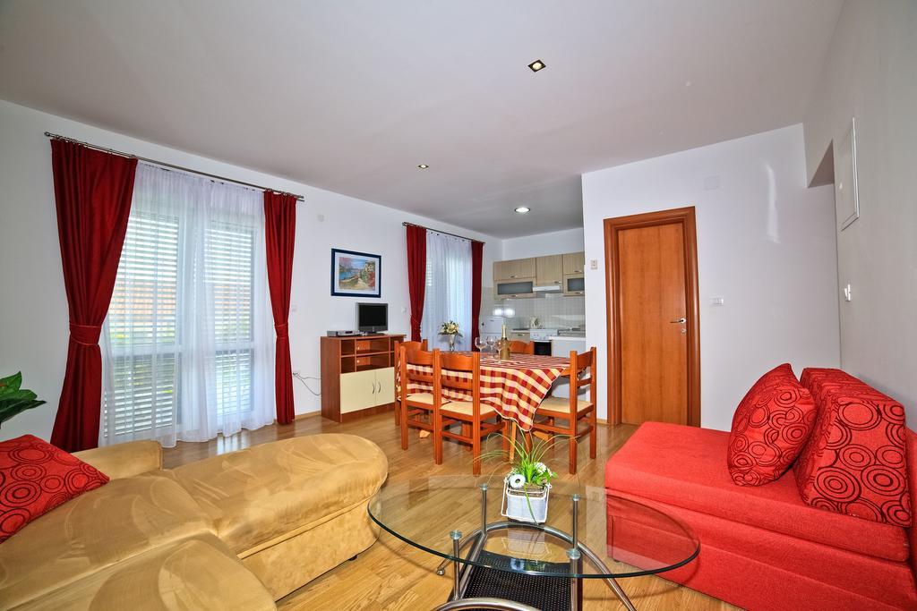 Apartments Bozikovic Podstrana Ngoại thất bức ảnh
